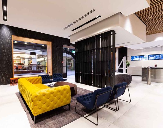 הלובי בכניסה למשרד עורך דין רון פיין